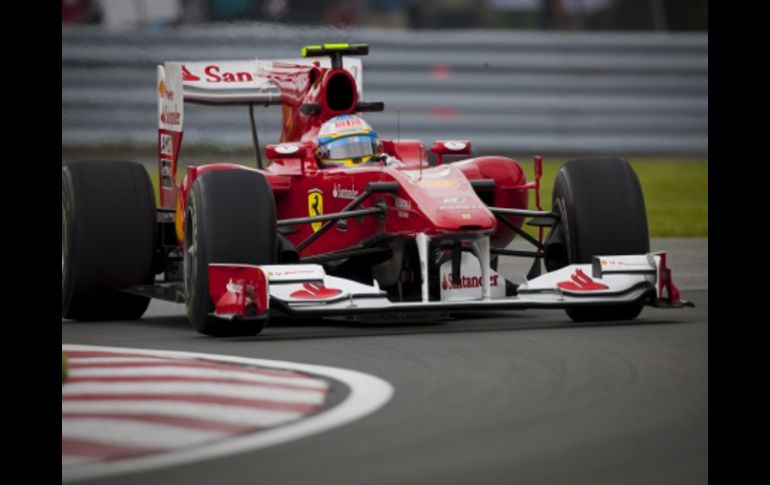 Fernando Alonso, (Ferrari), durante la primera sesión de entrenamientos libres. EFE  /