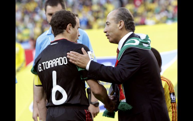 El Presidente de México habló antes del partido con el capitán del “Tri”; Gerardo Torrado. GETTY IMAGES SPORT  /