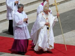 El jefe del Estado vaticano, Benedicto XVI, en la Plaza de San Pedro. AFP  /