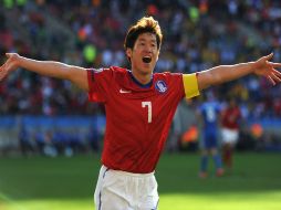 Park Ji Sung festejó de esta manera su gol en el partido ante Grecia. REUTERS  /