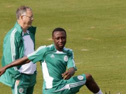 Lars Lagerback durante un entrenamiento del cuadro nigeriano. AP  /