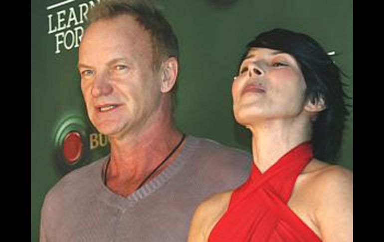 Sting y Ely Guerra, fueron algunos de los muchos artistas que donaron pertenencias. EL UNIVERSAL  /