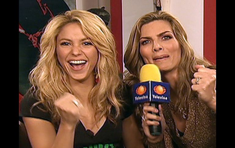 Montserrat Oliver en entrevista con la cantante colombiana Shakira. NTX  /