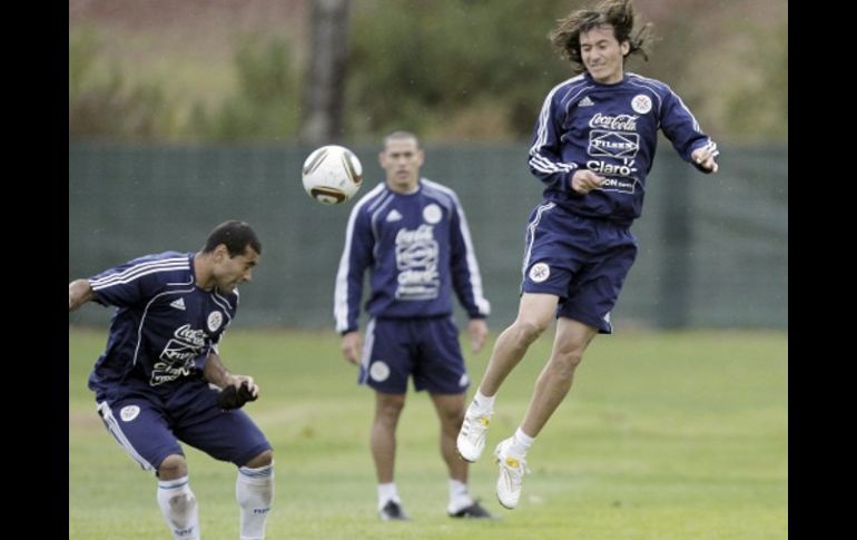 La Selección de Paraguay se prepara para enfrentar a los italianos y dejarlos sorprendidos al final del partido. EFE  /