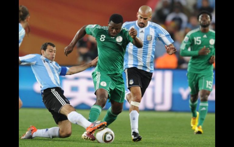 Molestia en los aficionados por no poder ver el partido completo de Nigeria contra Argentina. AP  /