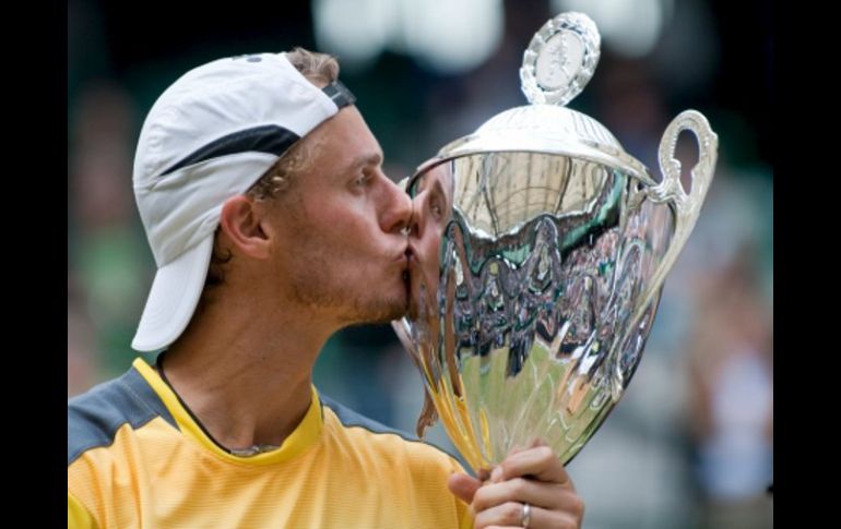 Lleyton Hewitt es campeón de Gerry Webe, después de vencer a Roger Federer. EFE  /