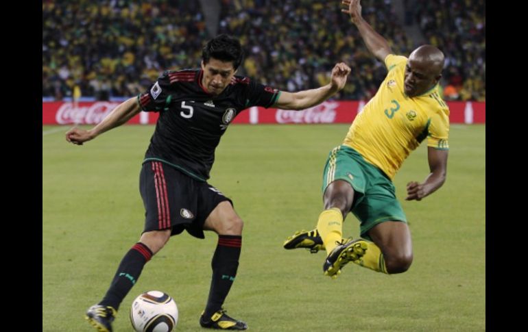 Ricardo Osorio quiere que el Tri marque en las oportunidades de gol que tenga. AP  /