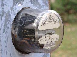 Los electricistas también ofrecen una calcomanía para pegar en el medidor de luz. ESPECIAL  /