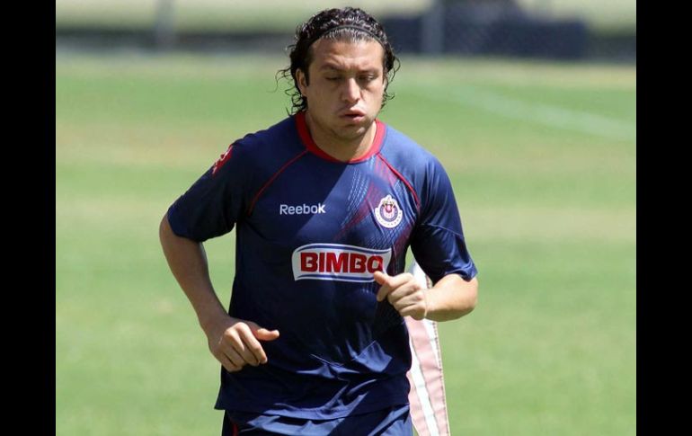 Héctor Reynoso, defensa del Guadalajara, realiza trabajo físico. MEXSPORT  /