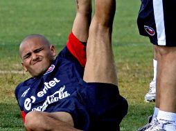 El delantero Humberto Suazo durante el entrenamiento que realizó ayer en las instalaciones de Ingwenyama. EFE  /