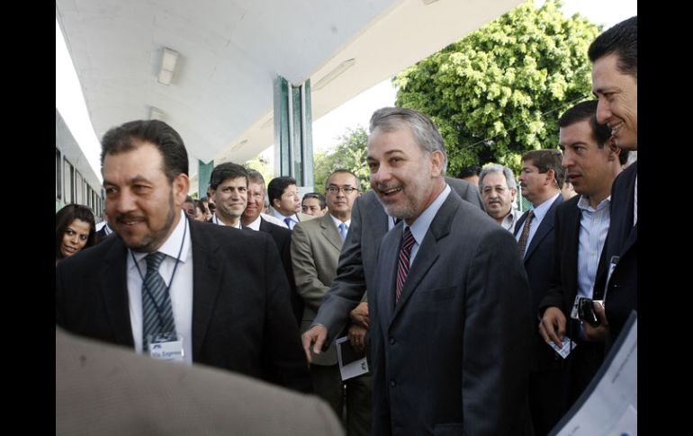 Herbert Taylor y el gobernador Emilio González en la presentación de Vía Expréss. M. FREYRÍA  /