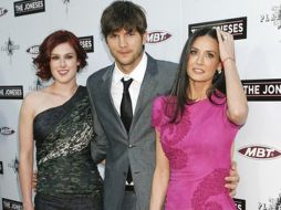 El actor (c) junto a su hijastra Rumer Willis (i) y su esposa la actriz Demi Moore (d). REUTERS  /