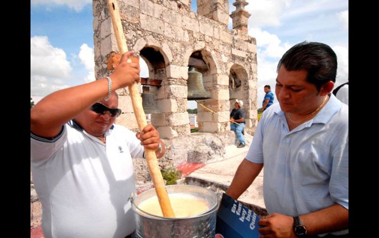 El INAH y la Universidad Autónoma de Yucatán, impartieron la primera cátedra-taller sobre su preparación y aplicación. EL UNIVERSAL  /