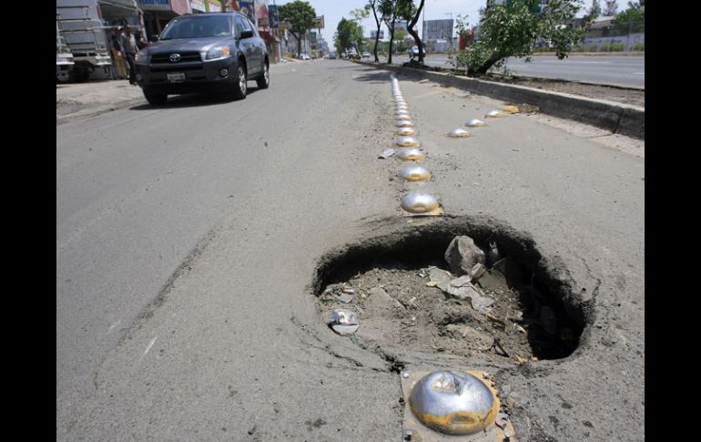 Bache en López Mateos y Compositores (Bugambilias). A. GARCÍA  /