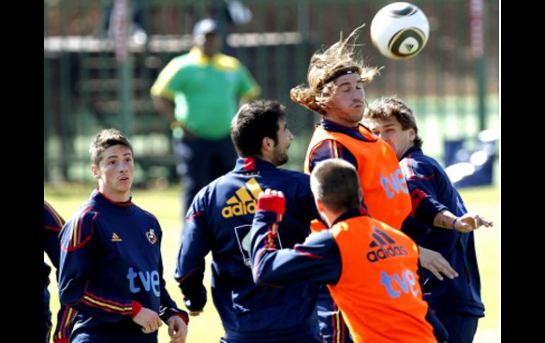 La Selección favorita se esta preparando para su debut ante Suiza. EFE  /