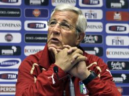 El entrenador de la Selección de Italia Marcello Lippi, no le da importacia al empate optenido ayer. AP  /