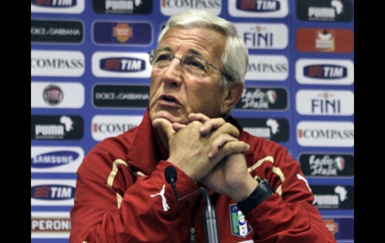 El entrenador de la Selección de Italia Marcello Lippi, no le da importacia al empate optenido ayer. AP  /