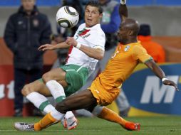 Acción del jugador del Portugal, Cristiano Ronaldo (izq.) durante el encuentro. AP  /