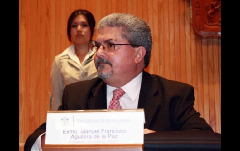 El embajador Aguilera de la Paz acudió al Paraninfo Enrique Díaz de León de la UdeG. A.HINOJOSA  /