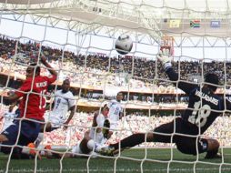 Jean Beausejour pone en ventaja a Chile ante Honduras consiguiendo la victoria. REUTERS  /