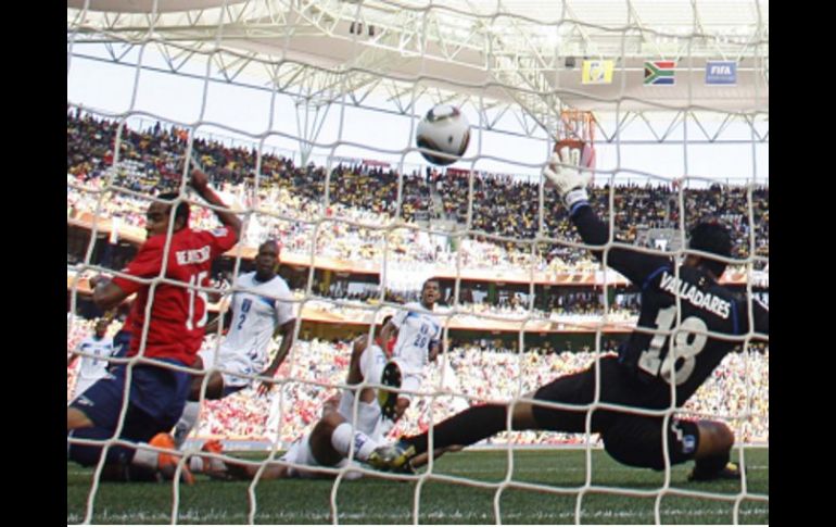 Jean Beausejour pone en ventaja a Chile ante Honduras consiguiendo la victoria. REUTERS  /