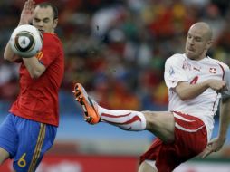 Phillipe Senderos podría perderse el próximo partido de Suiza. AP  /