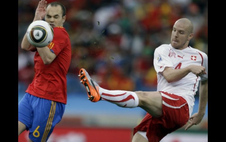 Phillipe Senderos podría perderse el próximo partido de Suiza. AP  /