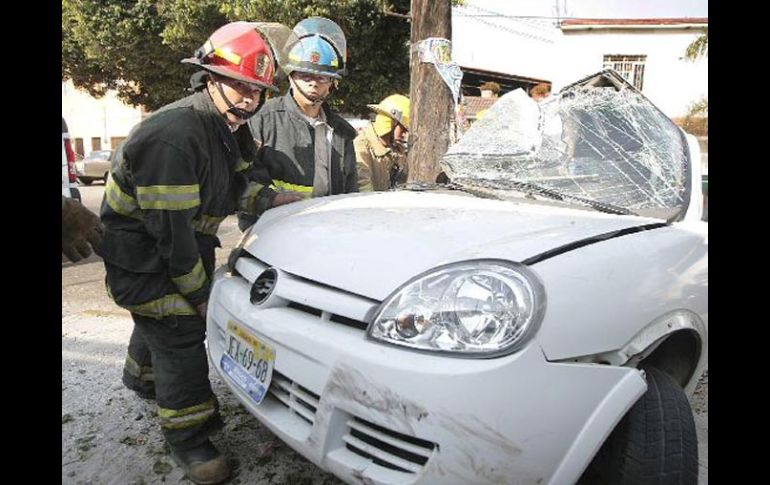 En Jalisco, los percances automovilísticos generan 300 millones de pesos de gastos por atención médica y costos de accidentes. ARCHIVO  /