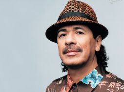 Carlos Santana donó su talento al proyecto a favor de los imnigrantes. ESPECIAL  /