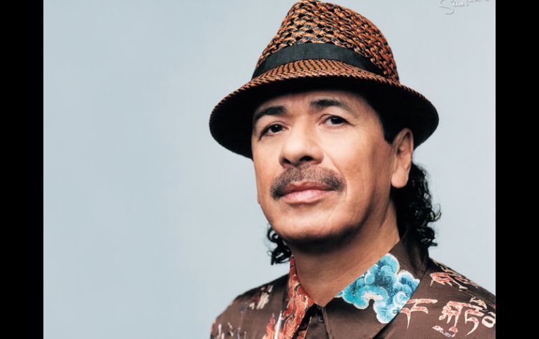 Carlos Santana donó su talento al proyecto a favor de los imnigrantes. ESPECIAL  /