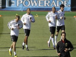 Los jugadores de la Selección de Alemania se preparan para no ser atropellados nuevamente.AP  /