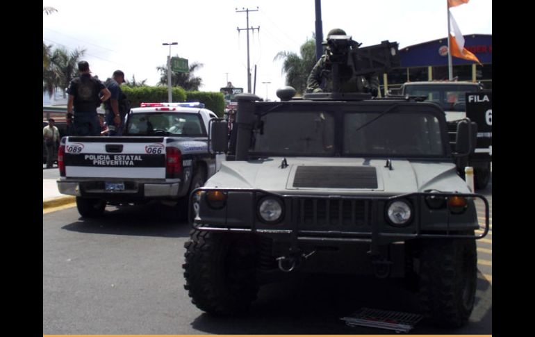 Soldados del Ejército recorren las calles de Tepic. Se espera que la próxima semana lleguen más elementos a Nayarit. EL UNIVERSAL  /