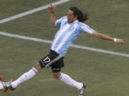 Jonás Gutiérrez, de Argentina durante el duelo contra Corea del Sur y donde se adjudicó su segunda amonestación. REUTERS  /