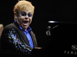 Elton John rompe con las censuras de los países y logra presentarse con rotundo éxito. REUTERS  /