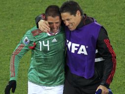 Los jugadores de la Selección mexicana, Guillermo ''Guille'' Franco (der.) y Javier ''Chicharito'' Hernández. REUTERS  /