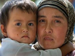 Las mujeres y los niños, son los principales desplazados. AP  /