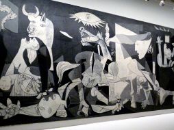 Más de 70 años después de su nacimiento, el Guernica sigue aglomerando nuevos seguidores. ESPECIAL  /