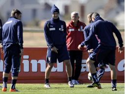 Los campeones preparándose con su entrenador, Lippi. AFP  /