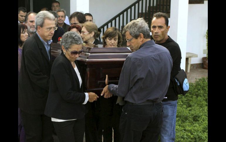 Los restos de Saramago llegaron desde la isla española de Lanzarote. EFE  /