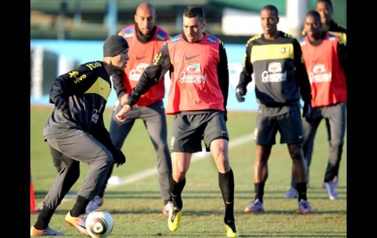 Los seleccionados brasileños se alistan en sus entrenamientos para el siguiente duelo contra Costa de Marfil. EFE  /