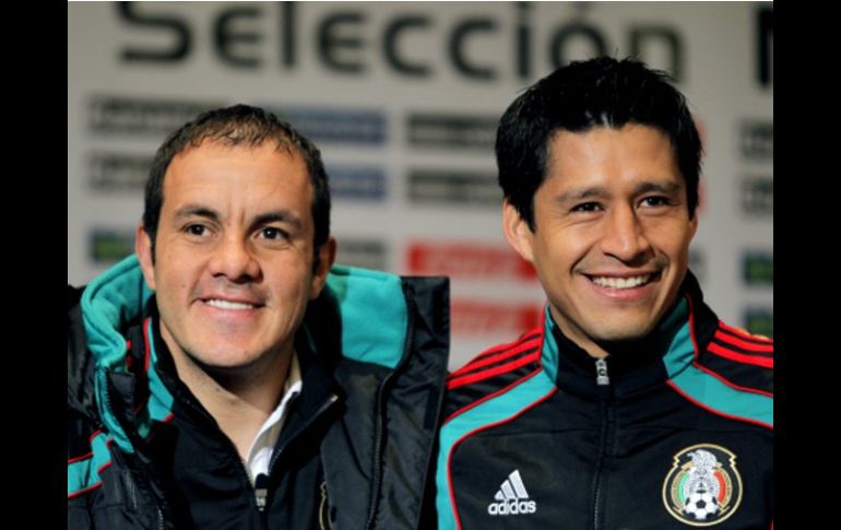 Ricardo Osorio y Cuauhtémoc Blanco estuvieron en rueda de prensa en donde prometieron buen futbol por parte del Tri. EFE  /