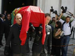 Su cortejo fúnebre recorrió el centro de la capital entre aplausos muchas personas. REUTERS  /