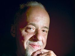 Paulo Coelho un conocedor del futbol. ESPECIAL  /