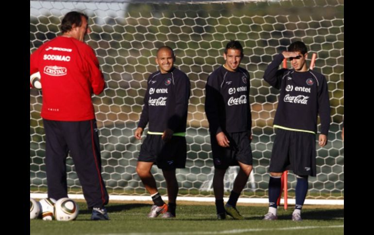 La Selección de Chile en entrenamiento para enfrentar a Suiza. AP  /