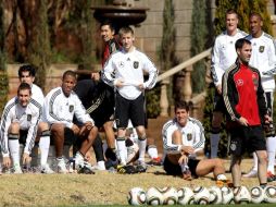 Los seleccionados alemanes se preparan para entrenar en el hotel Velmore Grande de Pretoria. EFE  /