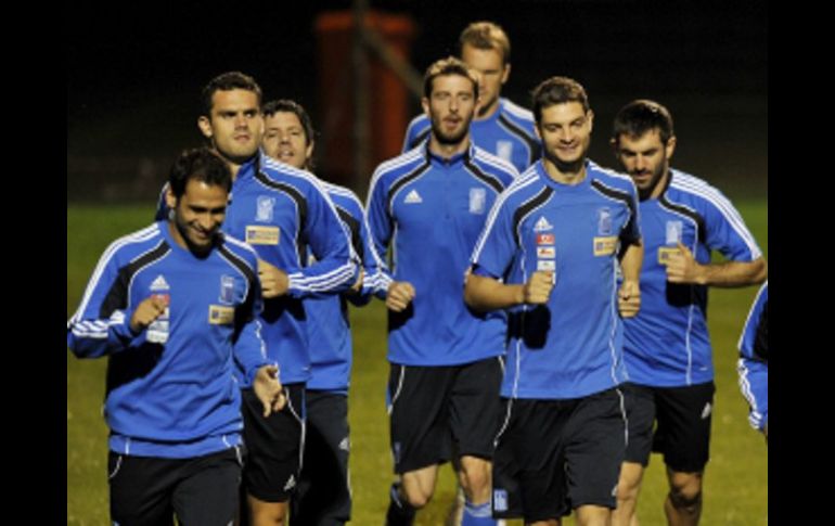 La Selección griega en entrenamiento, preparándose para combatir a Argentina. EFE  /