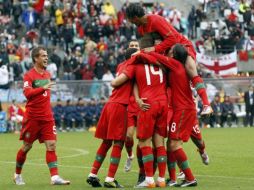 Los jugadores de la Selección de Portugal celebrando el resultado del partido ante los norcoreanos. REUTERS  /