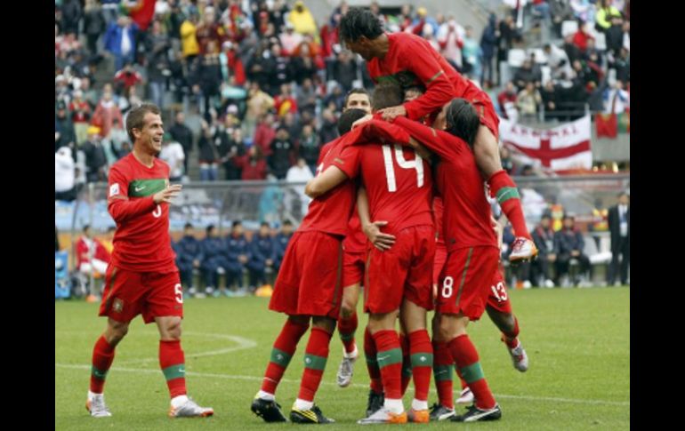 Los jugadores de la Selección de Portugal celebrando el resultado del partido ante los norcoreanos. REUTERS  /