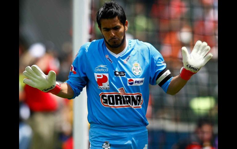 Oswaldo Sánchez pone la muestra en las entrenamientos. MEXSPORT  /