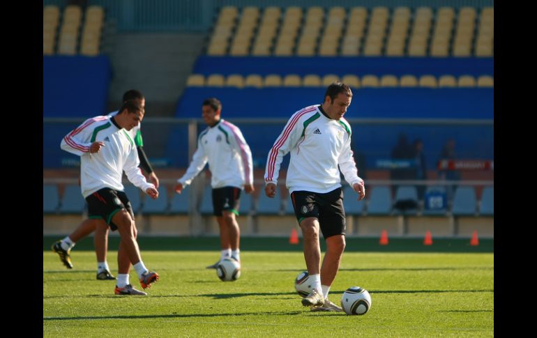 Cuauhtémoc Blanco podría entrar de relevo hoy ante Uruguay. GETTY IMAGES SPORTS  /